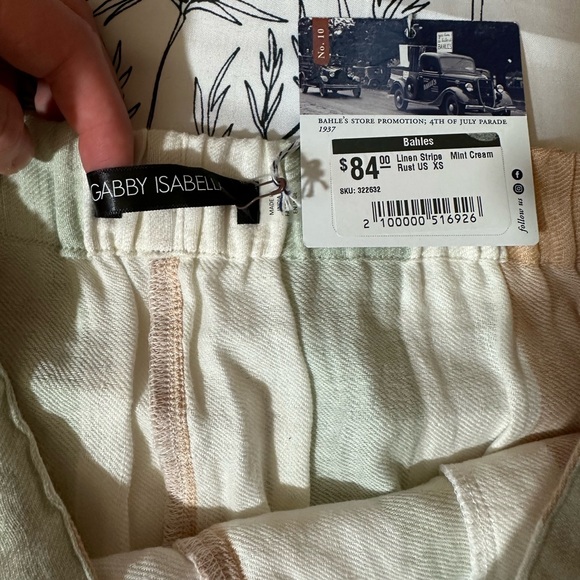 Gabby Isabella Linen Stripe Shorts - Picture 3 of 3